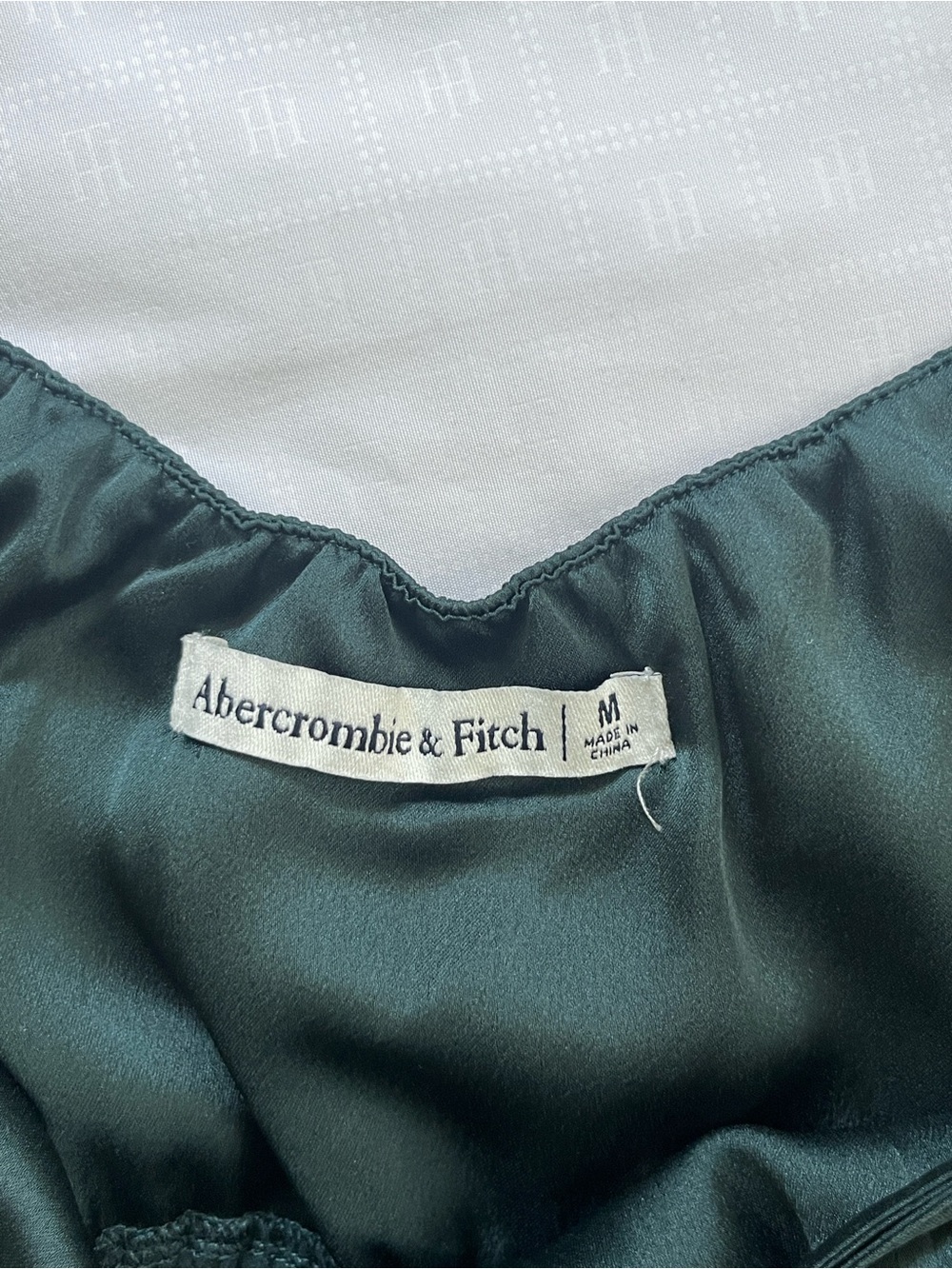 Abercrombie & Fitch Satin V-Neck Wide-Leg Jumpsuit - Dark Green - Picture 5 of 7